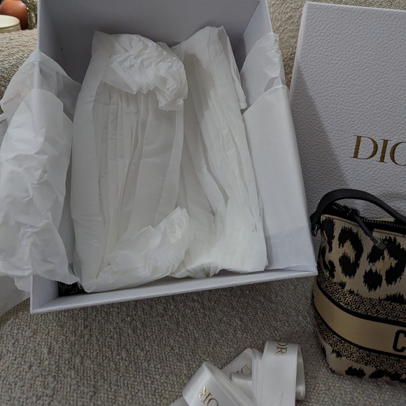 Christian Dior MEDIUM DIORTRAVEL NOMAD POUCH Brand New - Picture 14 of 14